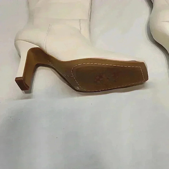Vince Camuto Kalinder tall shaft boots nwob cream white - Picture 8 of 15